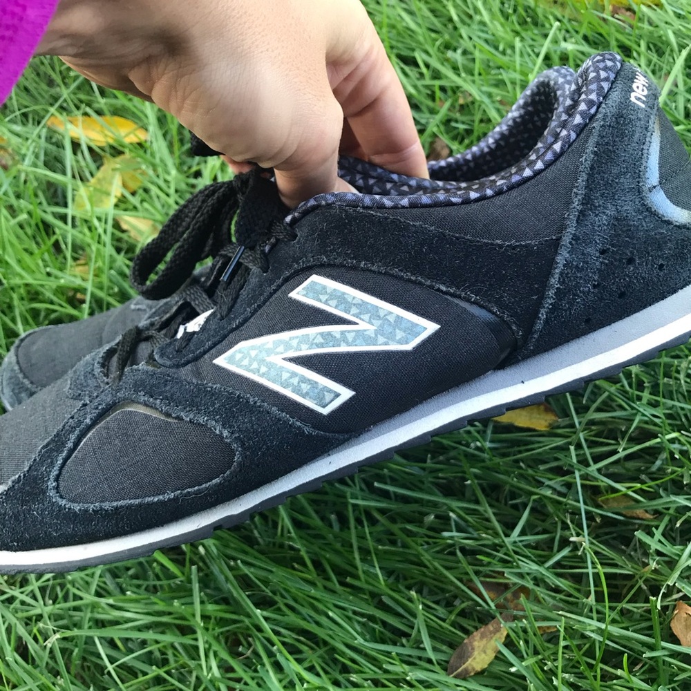 Black New Balance 555 sneakers